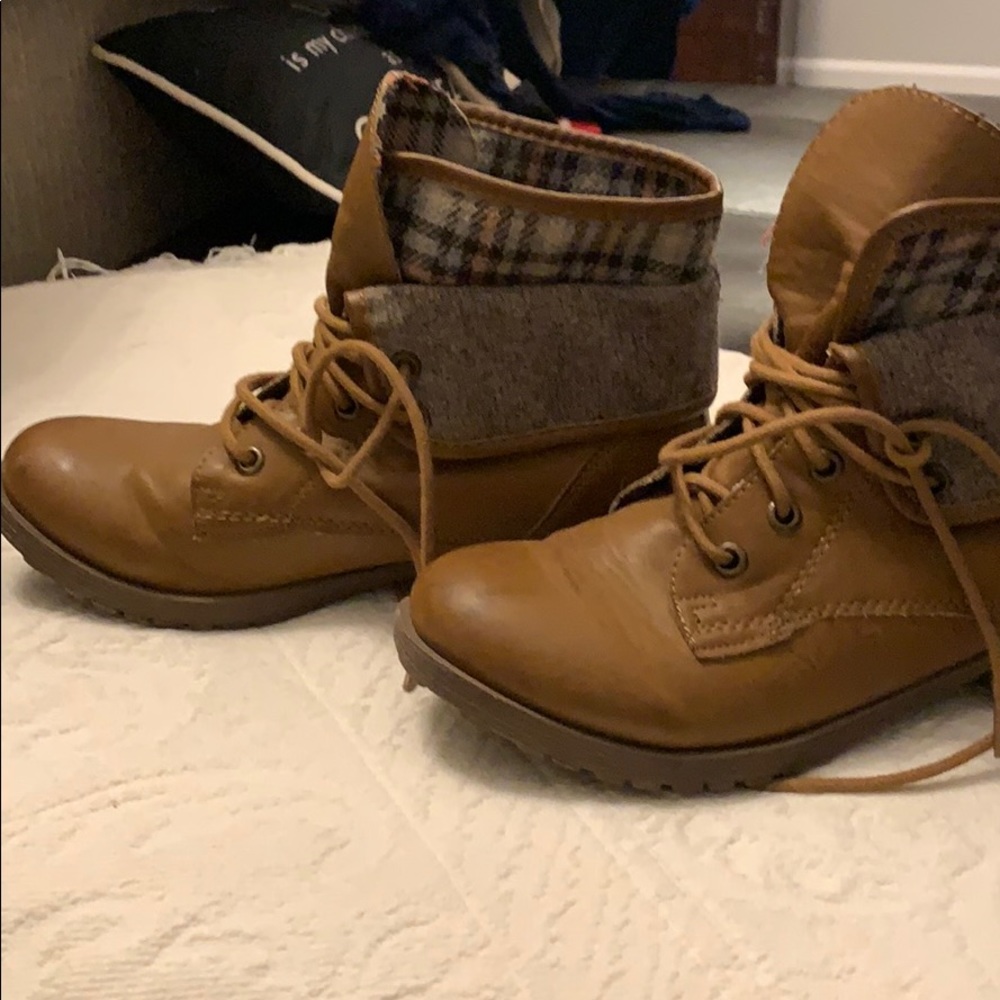 Tan boots - Picture 4 of 5